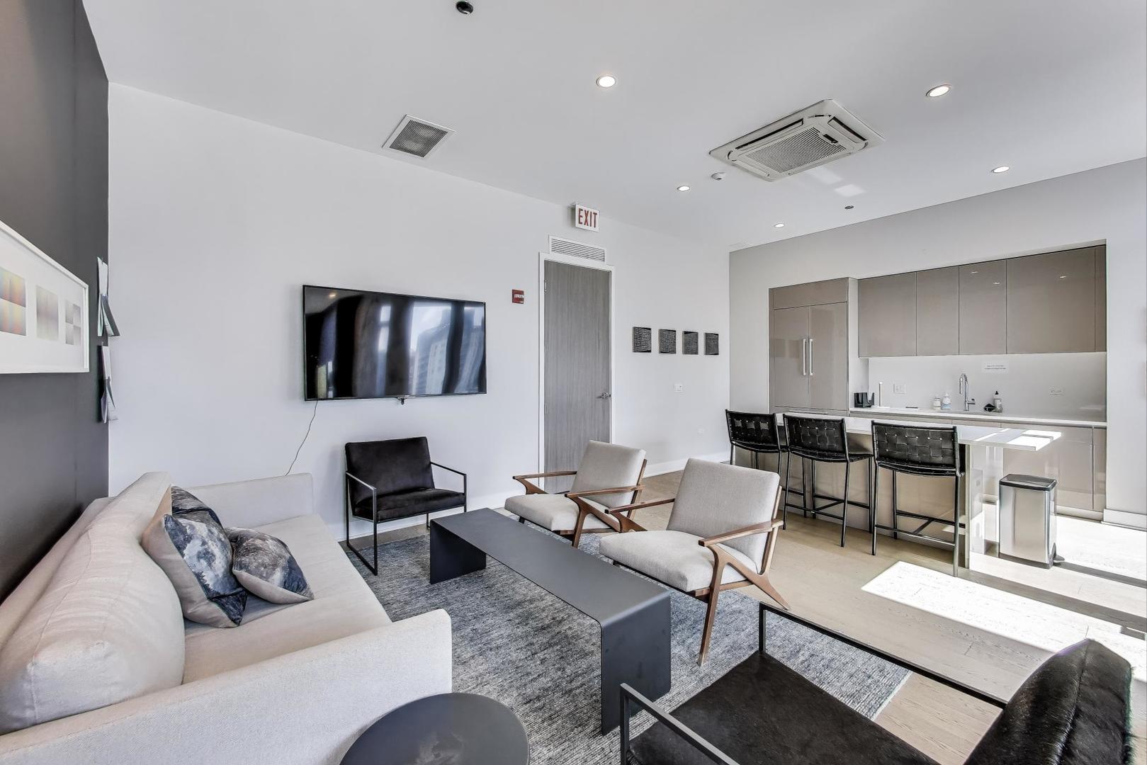 360 West Erie Street, Unit 7D Chicago, IL 60654 - Photo 35 of 39 a living room with furniture