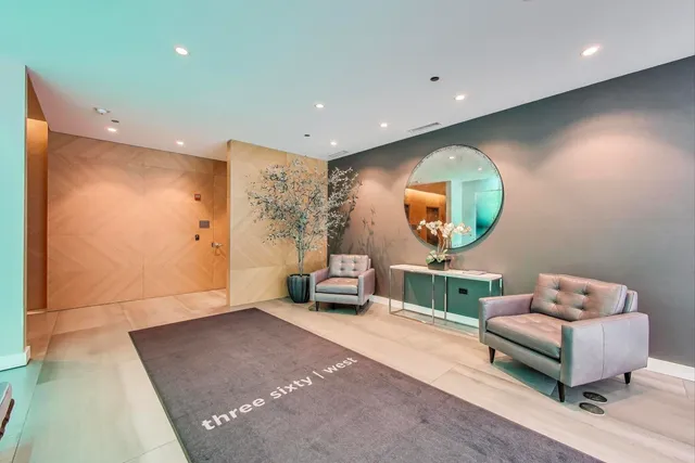 $1,550,000 | 360 West Erie Street, Unit 7D, Chicago, IL 60654