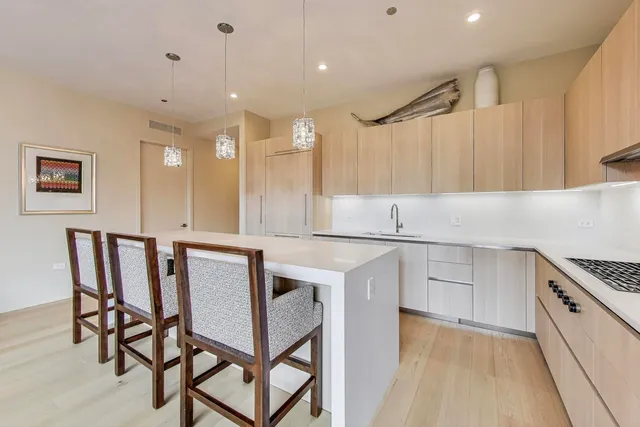 $1,550,000 | 360 West Erie Street, Unit 7D, Chicago, IL 60654