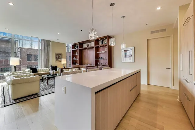 $1,550,000 | 360 West Erie Street, Unit 7D, Chicago, IL 60654