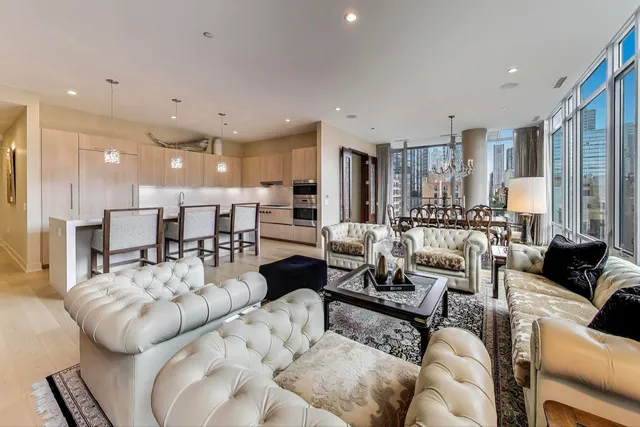 $1,550,000 | 360 West Erie Street, Unit 7D, Chicago, IL 60654