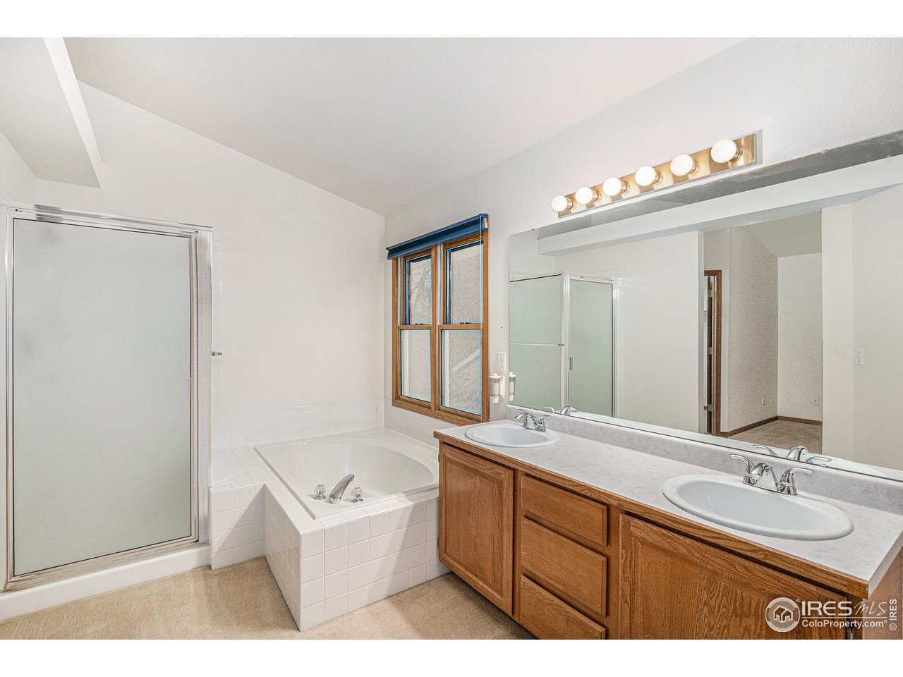 3000 Antelope Road Fort Collins, CO 80525 - Photo 16 of 31 5-piece bathroom with dual vanities and deep soaking tub.