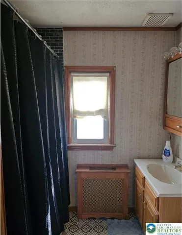 a view of an empty room with a window and closet