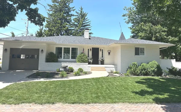 $298,500 | 215 Lincoln Street, Chenoa, IL 61726