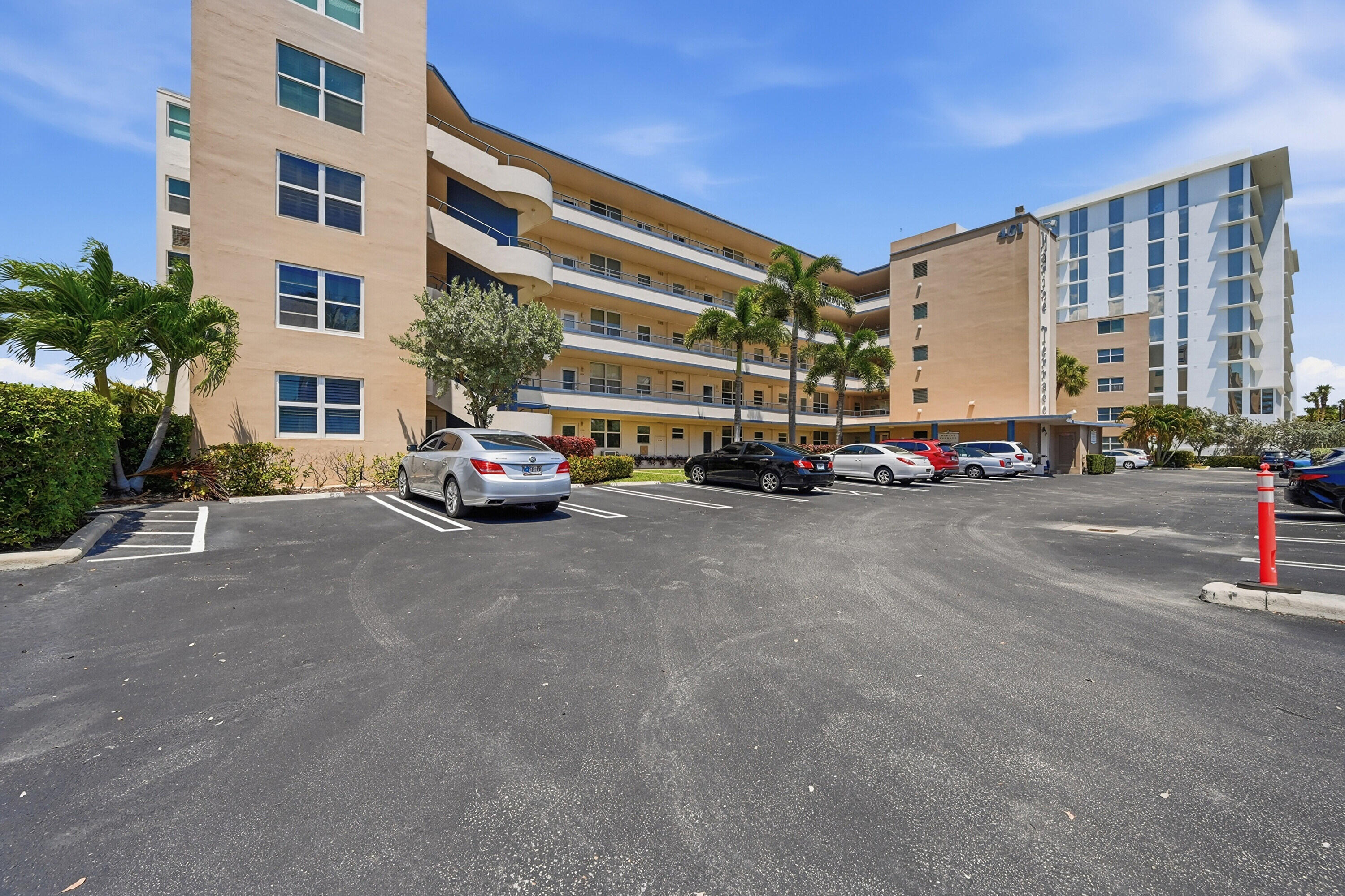 401 North Riverside Drive, Unit 408 Pompano Beach, FL 33062 - Photo 4 of 38 04_stl_4064