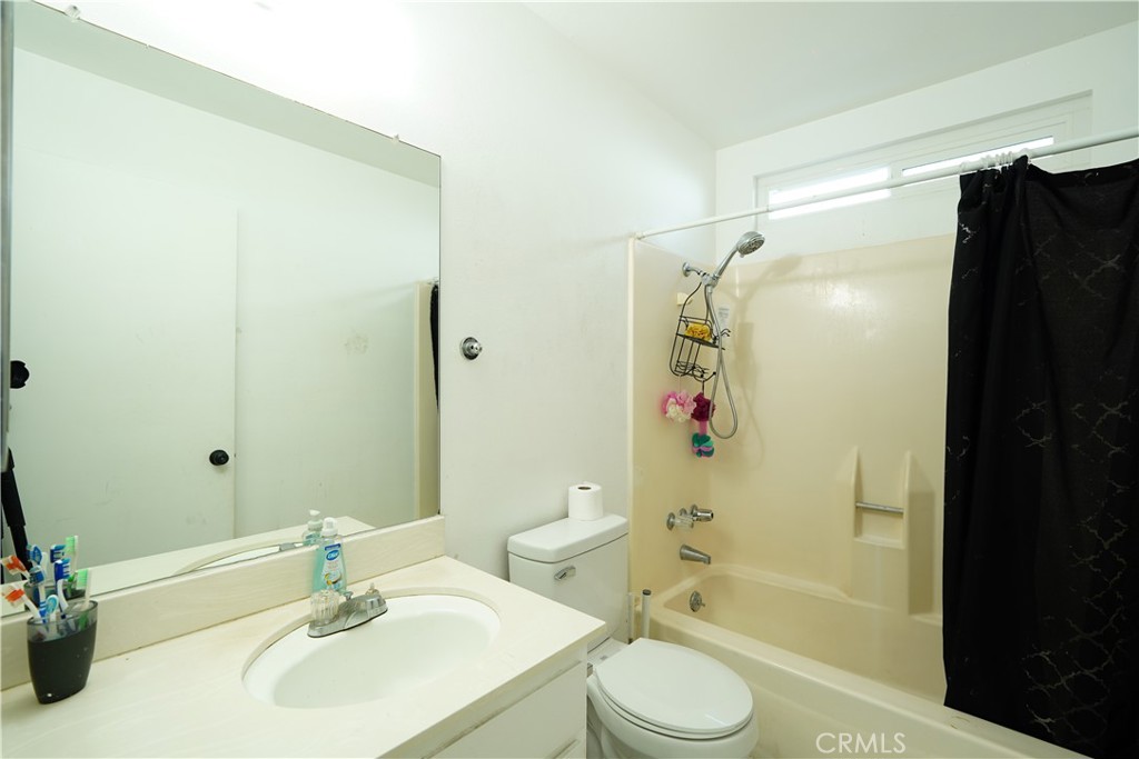 11764 Sutter Avenue Yucaipa, CA 92399 - Photo 9 of 38
