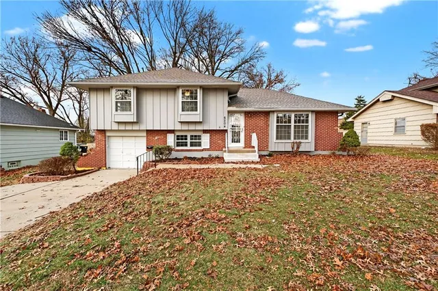 $279,900 | 6204 East 109 Street, Kansas City, MO 64134