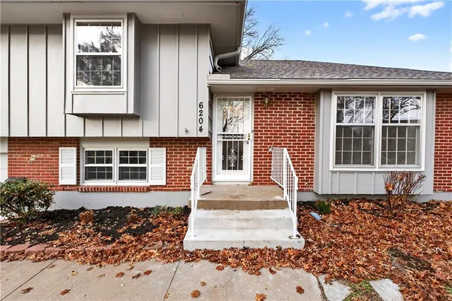 $279,900 | 6204 East 109 Street, Kansas City, MO 64134