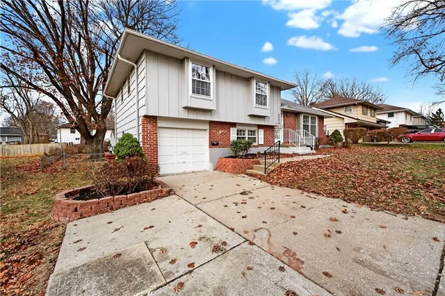 $279,900 | 6204 East 109 Street, Kansas City, MO 64134