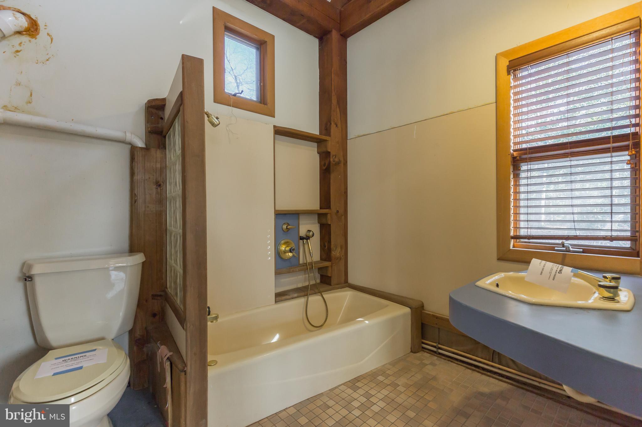 1385 Crabhouse Road Lusby, MD 20657 - Photo 9 of 26 Bath