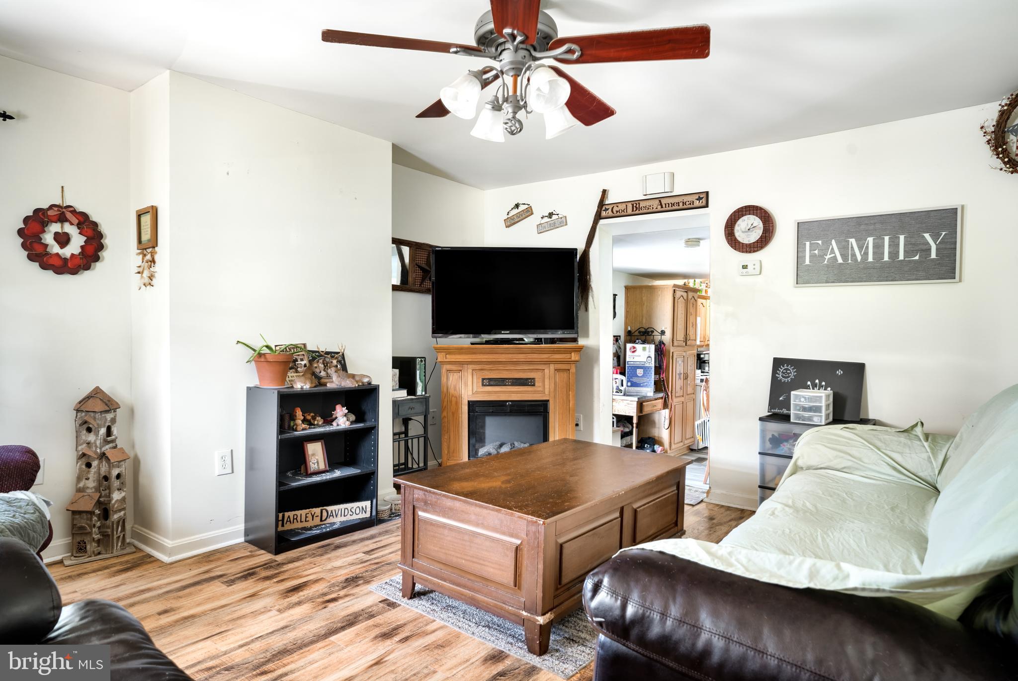 18318 Manor Church Road Boonsboro, MD 21713 - Photo 5 of 21 Living Room