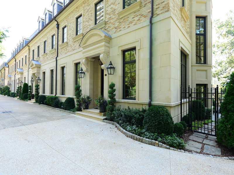 2640 Peachtree Road, Unit 8 Atlanta, GA 30305 - Photo 1 of 1 Exterior Front.