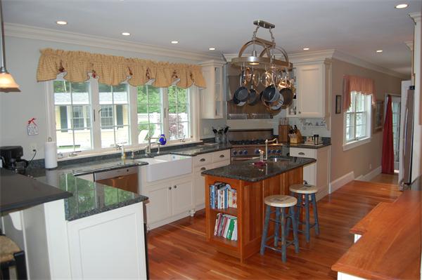 40 Walker Road Manchester, MA 01944 - Photo 8 of 16 Gallery Image 8