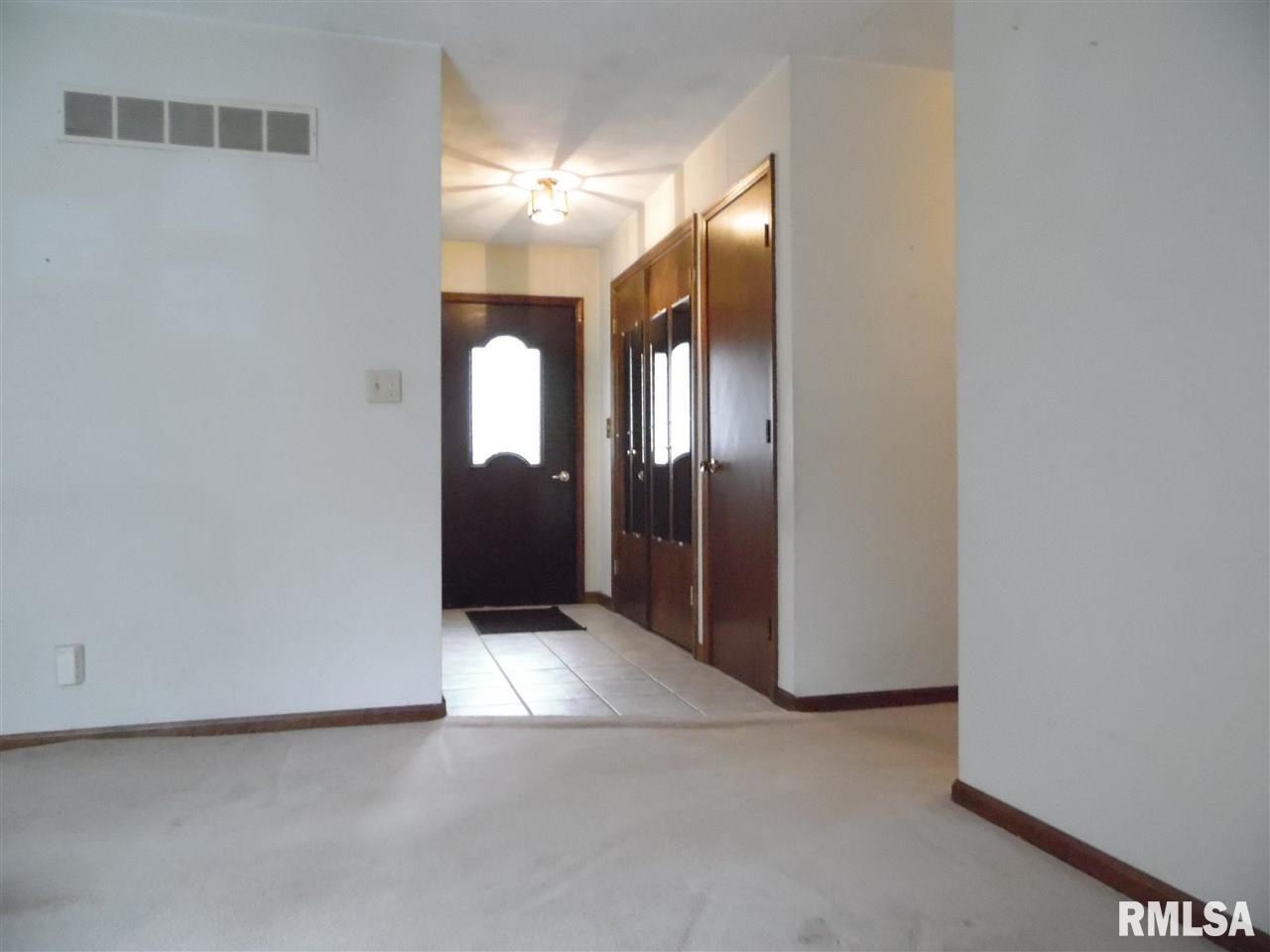 9528 West Excalibur Court Mapleton, IL 61547 - Photo 6 of 22 Gallery Image 6