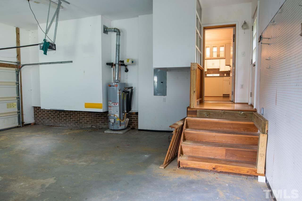 116 Baldwin Drive Durham, NC 27712 - Photo 26 of 33 a view of entryway