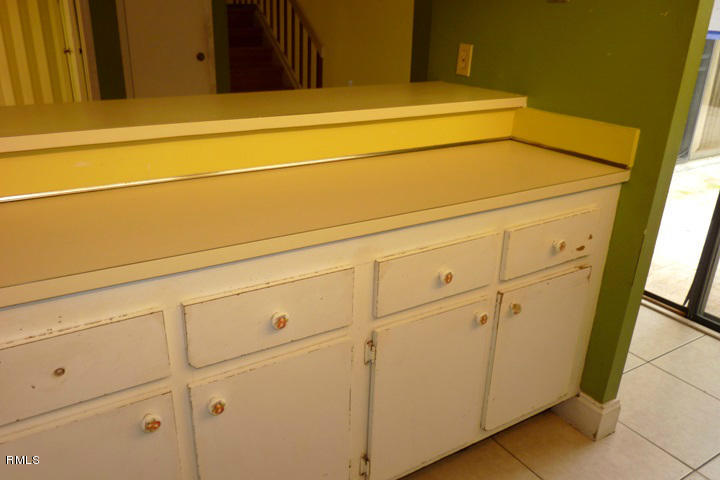 804 Springdale Circle Palm Springs, FL 33461 - Photo 11 of 21 KITCHEN BREAKFAST BAR