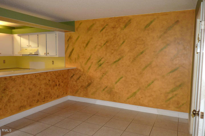 804 Springdale Circle Palm Springs, FL 33461 - Photo 12 of 21 DINING AREA