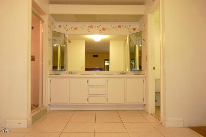 804 Springdale Circle Palm Springs, FL 33461 - Photo 16 of 21 MASTER BEDROOM DRESSING AREA