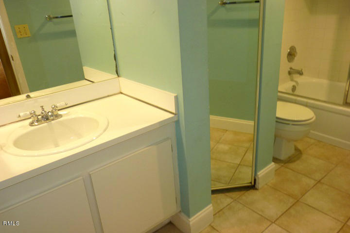 804 Springdale Circle Palm Springs, FL 33461 - Photo 19 of 21 BATHROOM 2