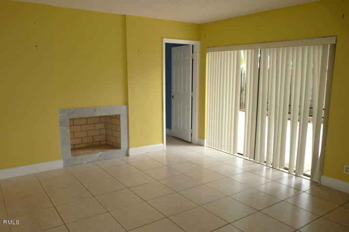 804 Springdale Circle Palm Springs, FL 33461 - Photo 5 of 21 LIVING ROOM ANGLE 1