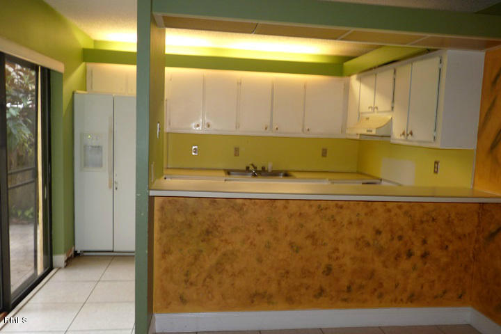 804 Springdale Circle Palm Springs, FL 33461 - Photo 9 of 21 KITCHEN
