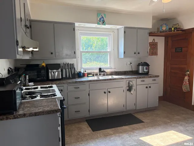 $145,000 | 17 East 5th Street, Milledgeville, IL 61051