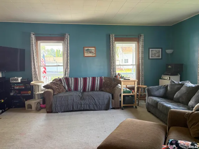 $145,000 | 17 East 5th Street, Milledgeville, IL 61051