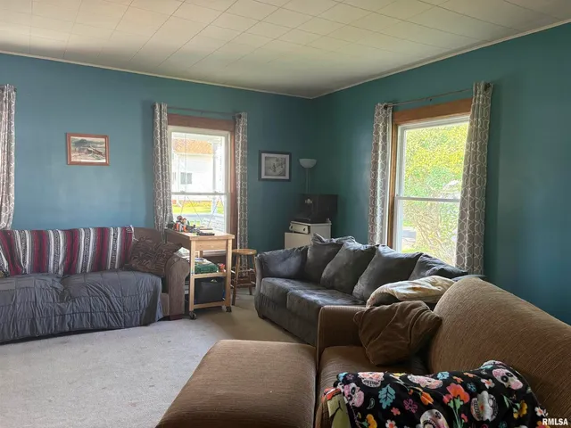 $145,000 | 17 East 5th Street, Milledgeville, IL 61051