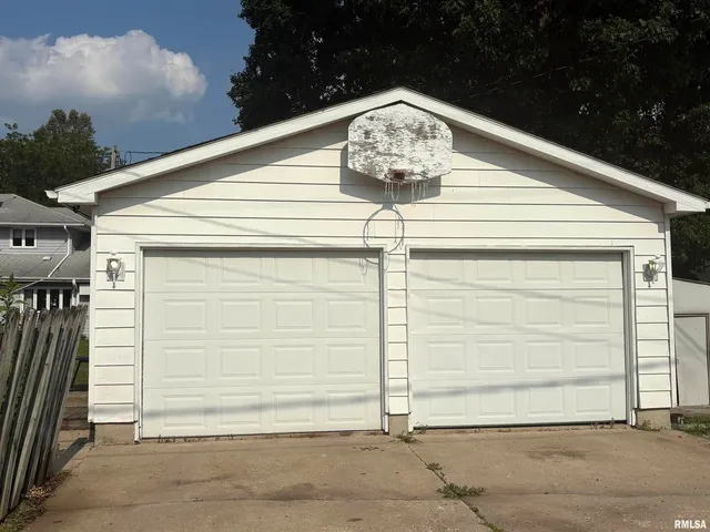 $145,000 | 17 East 5th Street, Milledgeville, IL 61051