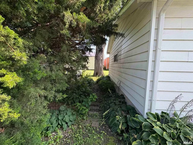 $145,000 | 17 East 5th Street, Milledgeville, IL 61051