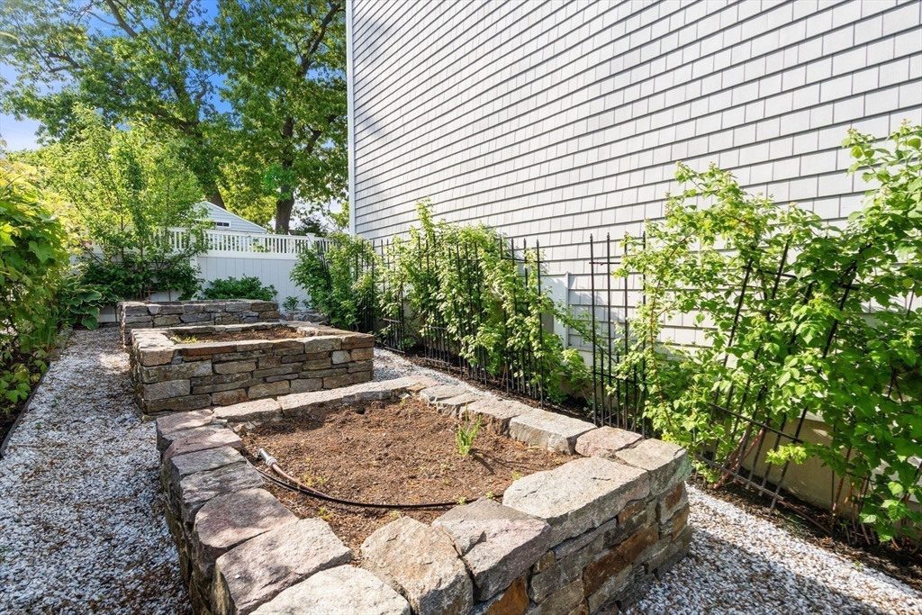 7 Swan Road Quincy, MA 02169 - Photo 22 of 23