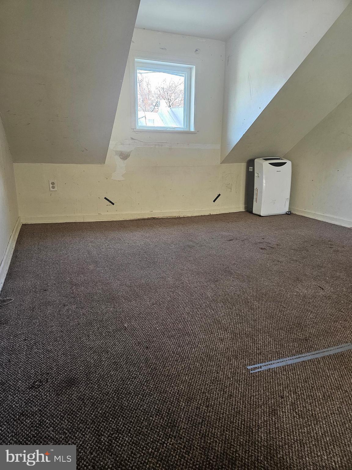 522 South 12th Street Reading, PA 19602 - Photo 11 of 12 a view of room and window