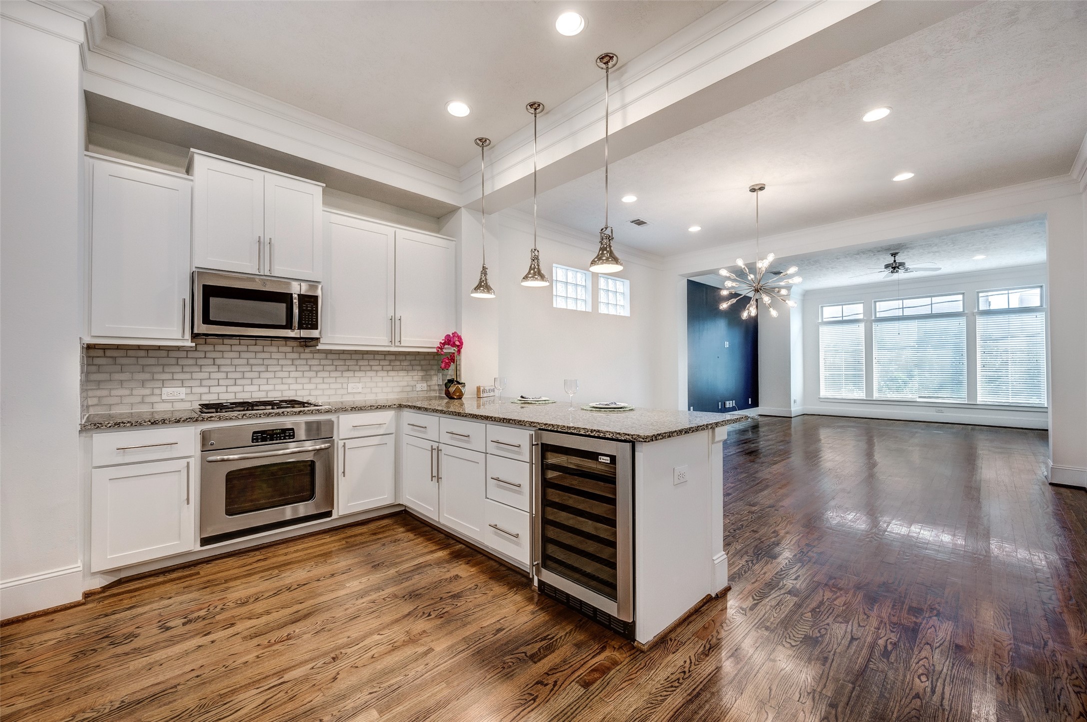 1413 Patterson Street Houston, TX 77007 - Photo 36 of 37 The floor plan is so open