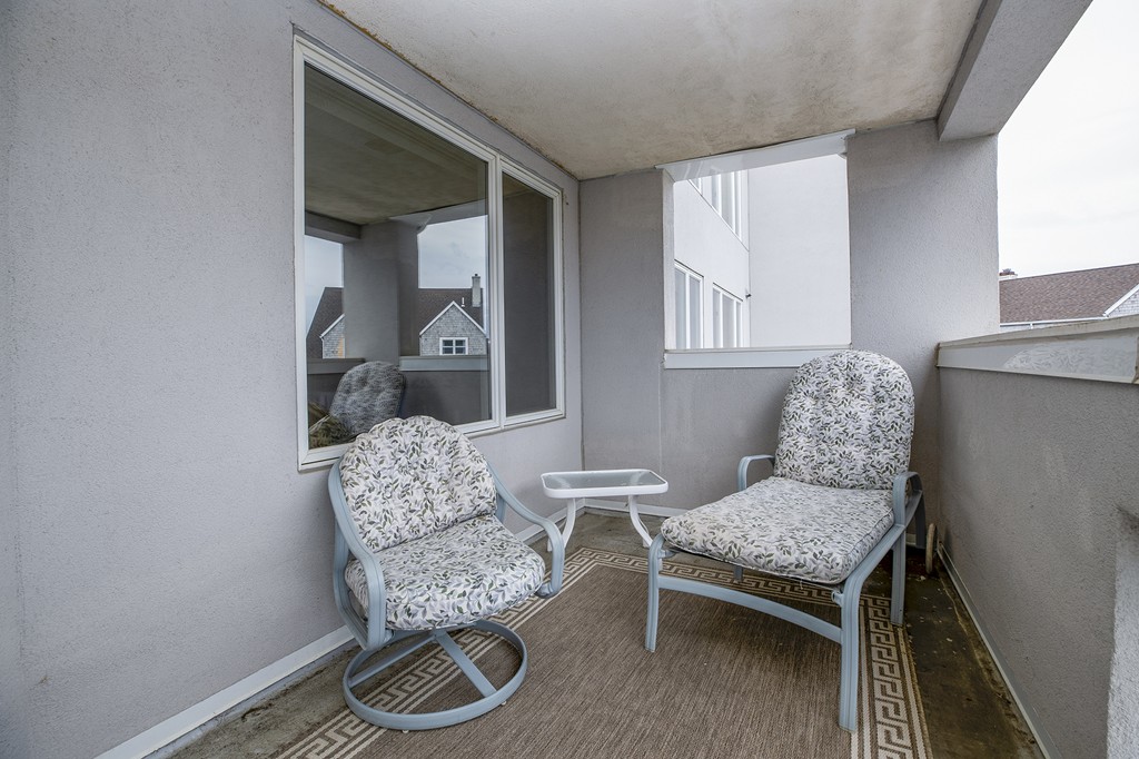 304 Commodore Court, Unit 304 Hull, MA 02045 - Photo 12 of 12 a living room with furniture and a rug