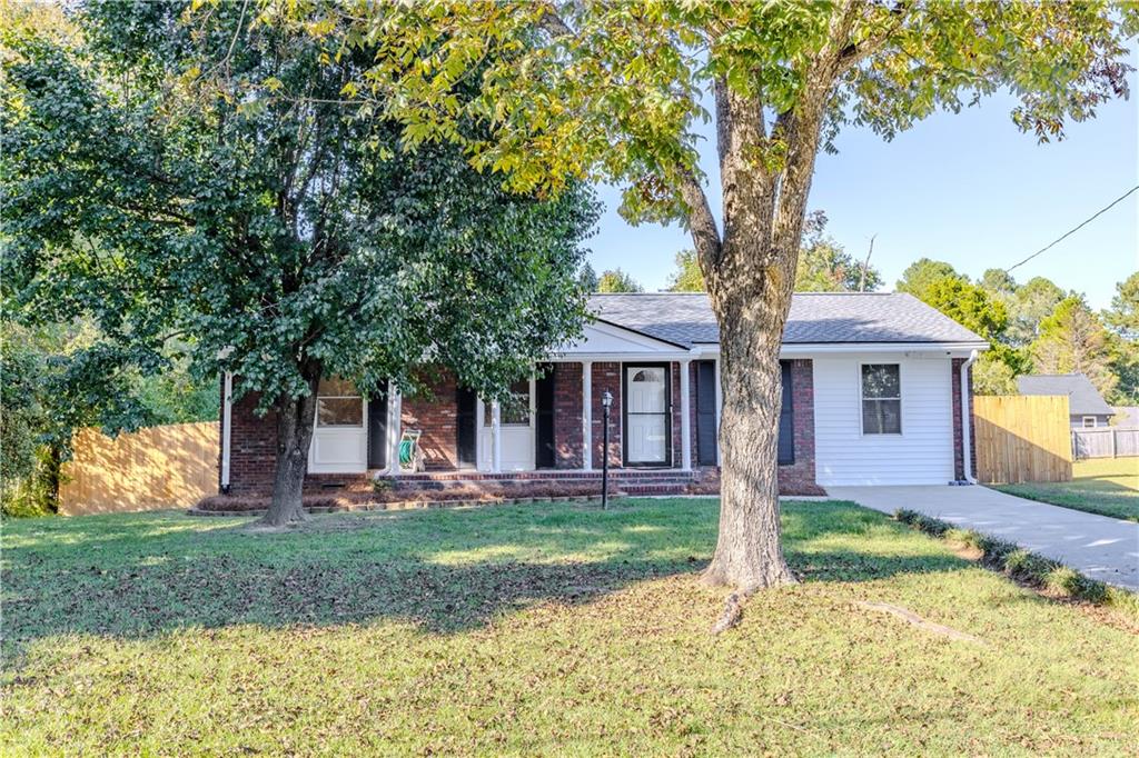 16 Drexel Drive Northwest Rome, GA 30165 - Photo 4 of 27 a front view of a house with garden