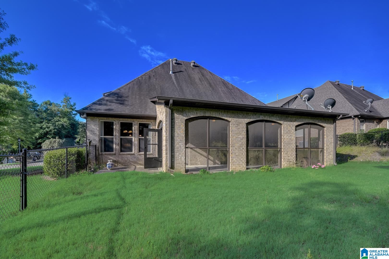 324 Strathaven Road Pelham, AL 35124 - Photo 7 of 32
