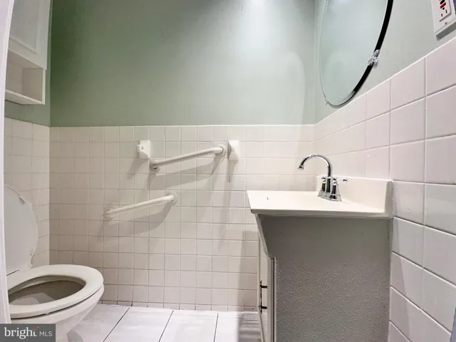 $2,300 | 219 Longshore Avenue, Philadelphia, PA 19111