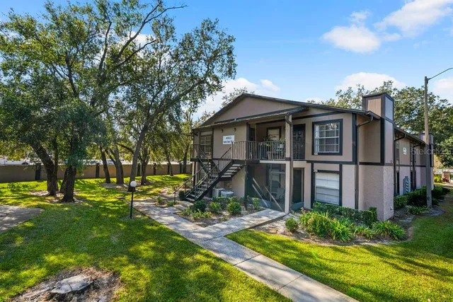 a view of a yard in front of house