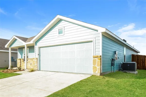 $2,105 | 122 Lemongrass Drive, Princeton, TX 75407