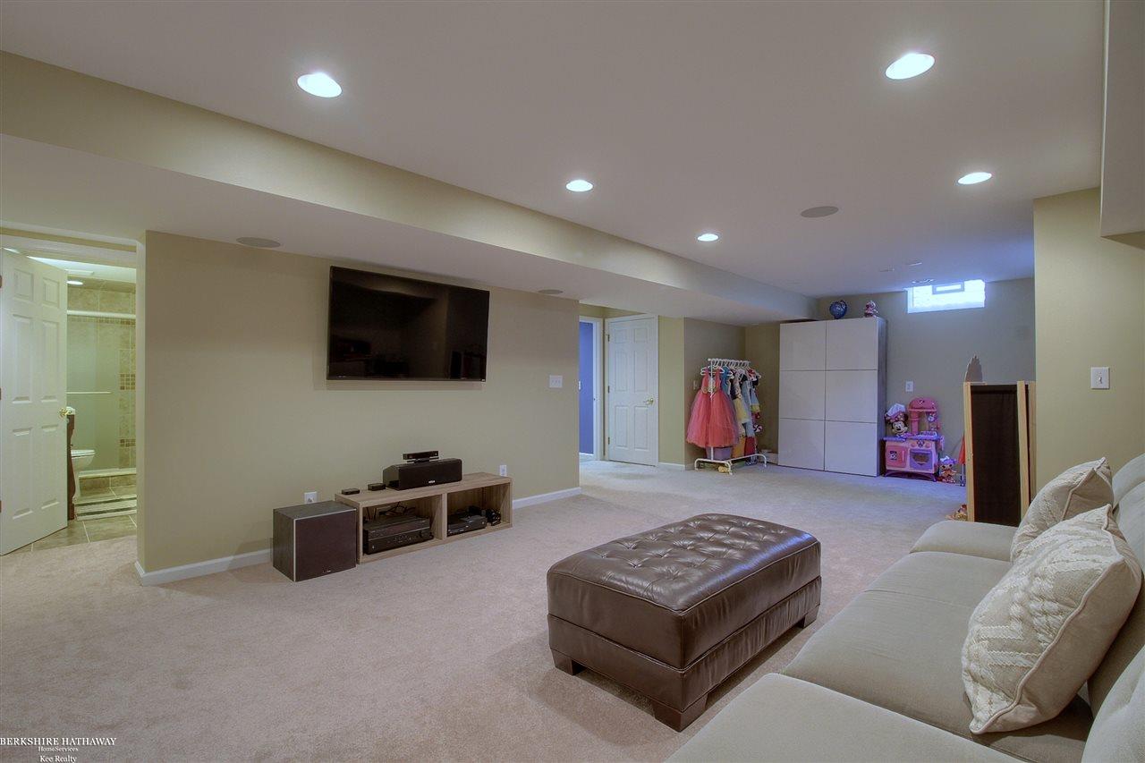 7269 Tottenham Drive Utica, MI 48317 - Photo 30 of 38 31320847-29.JPG