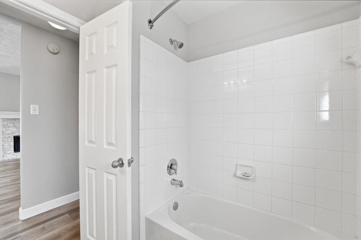 23301 Tuttle Court Porter, TX 77365 - Photo 35 of 50 a bathroom with a bathtub