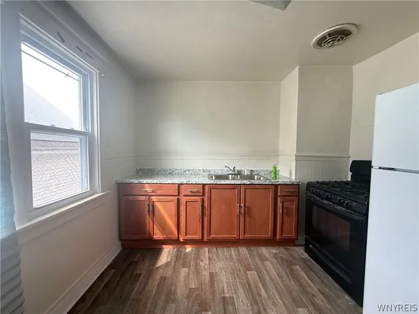 $1,150 | 216 Newburgh Avenue, Buffalo, NY 14215