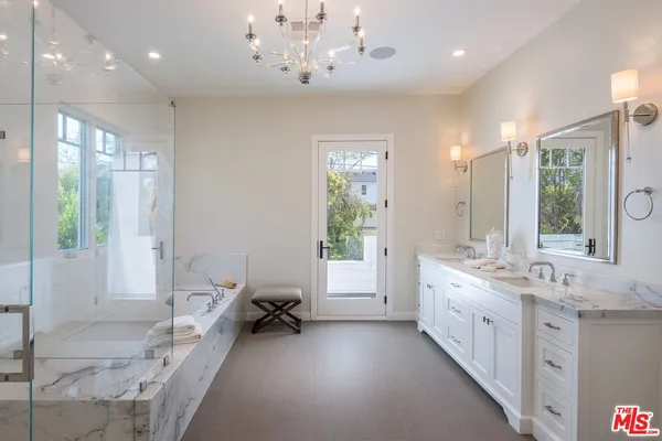 $22,000 | 530 Arbramar Avenue, Pacific Palisades, CA 90272