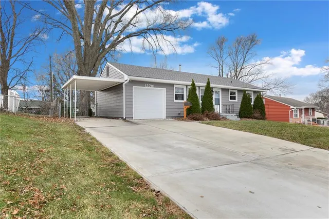 $185,000 | 12701 East Bowen Street, Independence, MO 64055