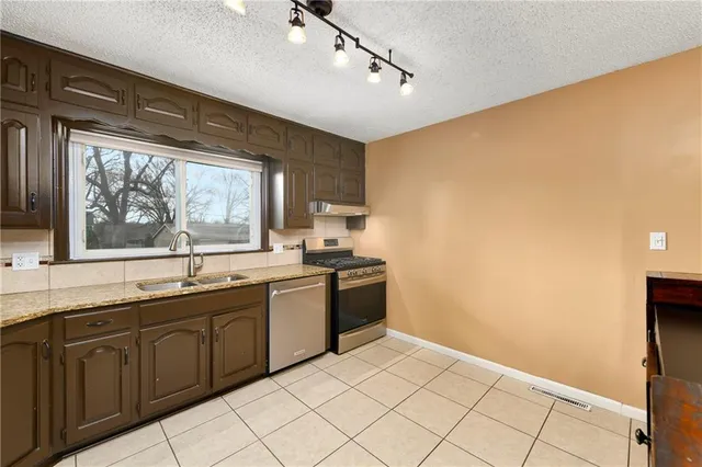 $185,000 | 12701 East Bowen Street, Independence, MO 64055