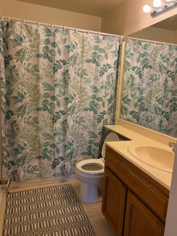 a view of empty room with front door