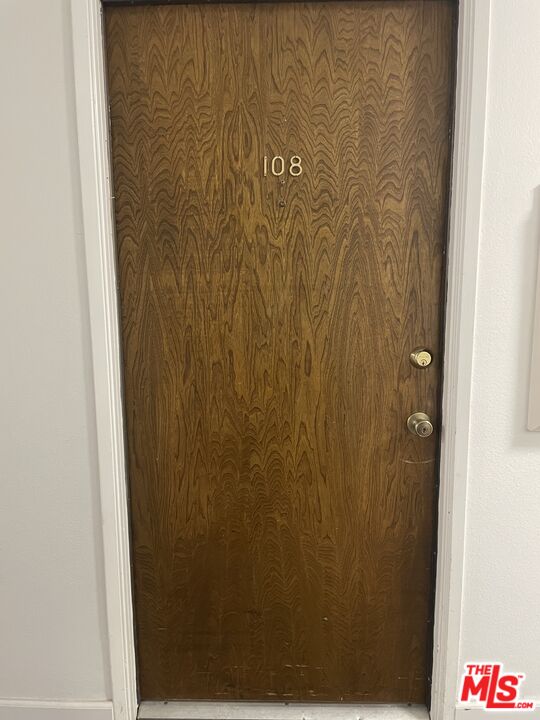 3640 Cardiff Avenue, Unit 108 Los Angeles, CA 90034 - Photo 2 of 14 a bathroom with a shower curtain