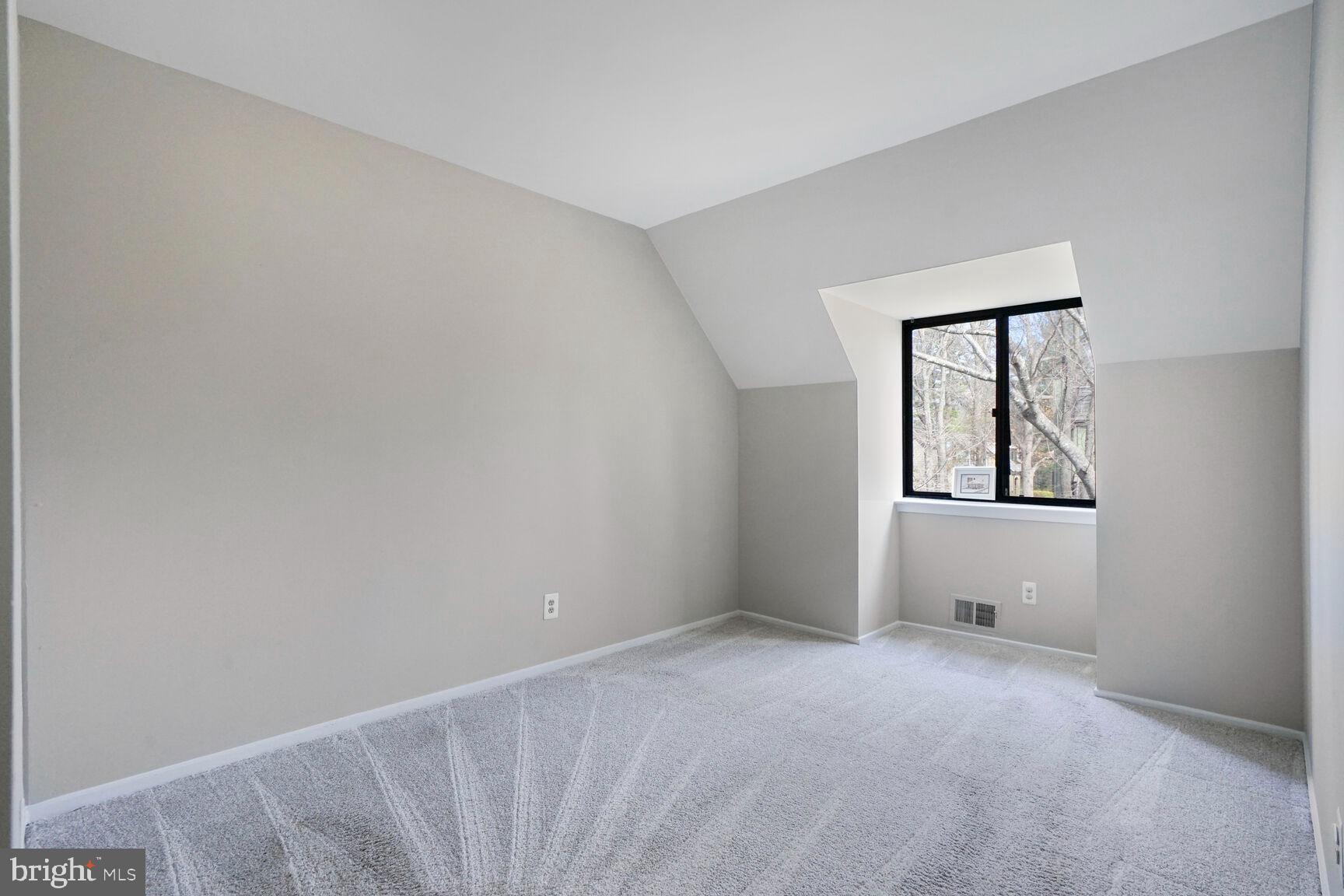 1526 Scandia Circle Reston, VA 20190 - Photo 14 of 22 an empty room with windows