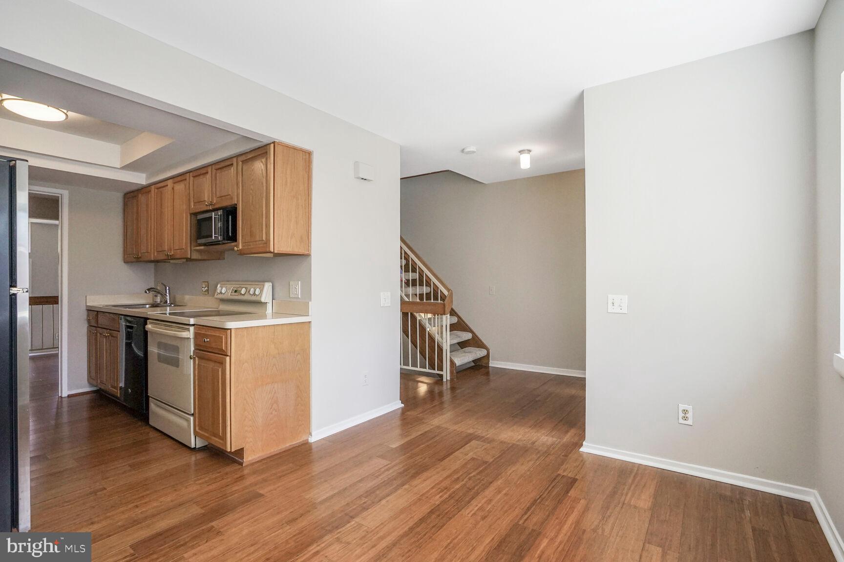 1526 Scandia Circle Reston, VA 20190 - Photo 7 of 22 a view of kitchen with wooden floor and electronic appliances
