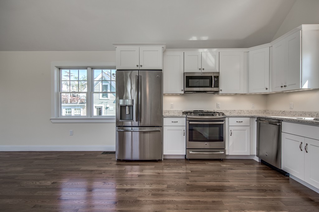 12 Rackliffe Street Gloucester, MA 01930 - Photo 3 of 17 Gallery Image 3